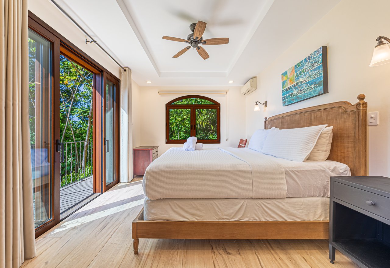 Nido Escondido, Playa Dominical