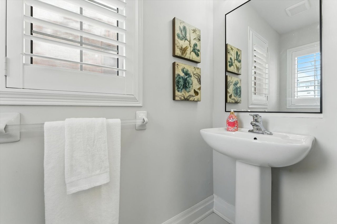 17 Holroyd St