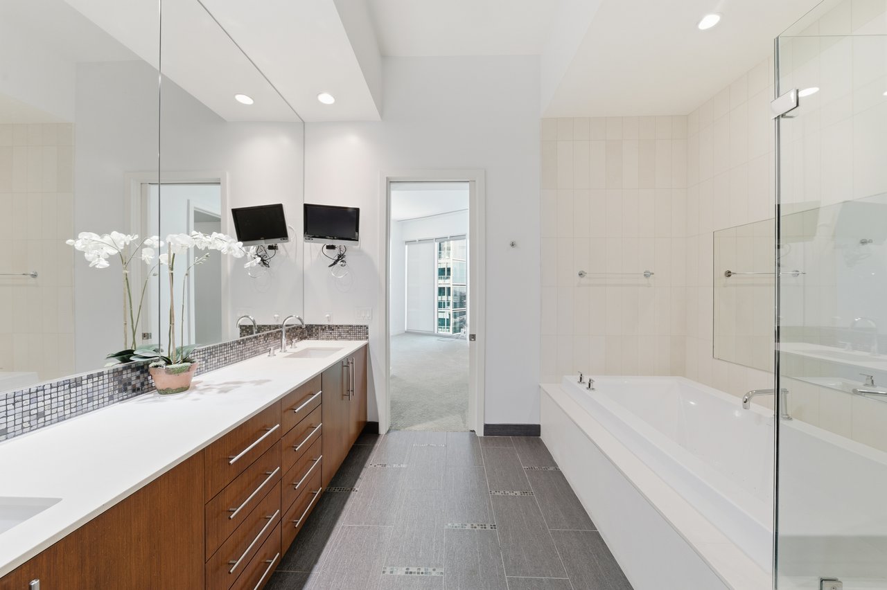 1600 Post Oak Blvd, #1903