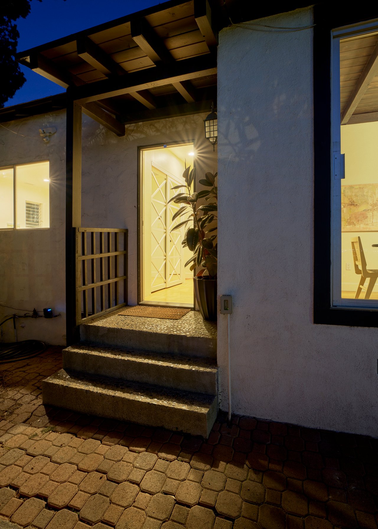 11764 Laurelcrest Drive in Studio City