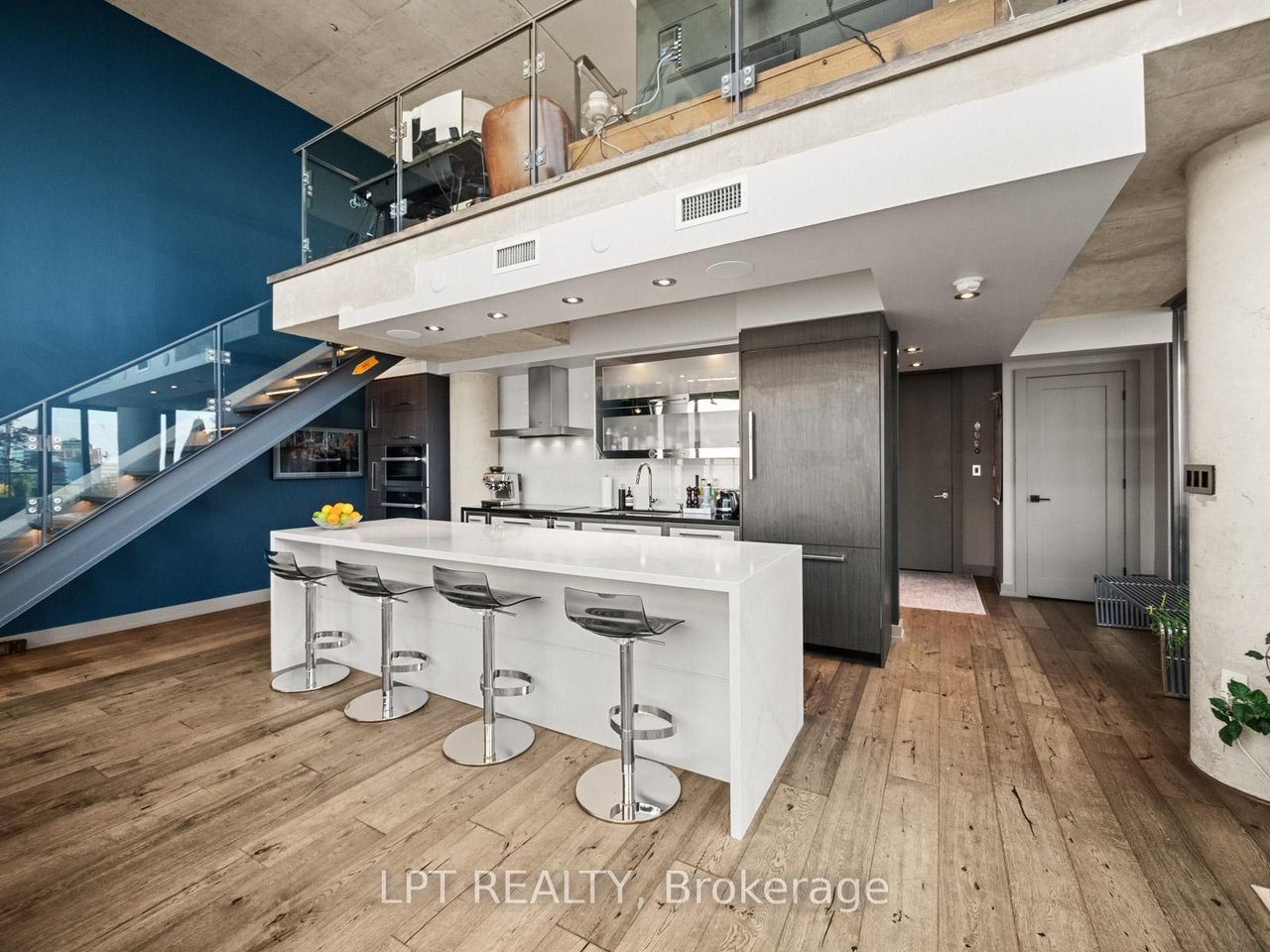 PENTHOUSE LUXURY IN KING WEST