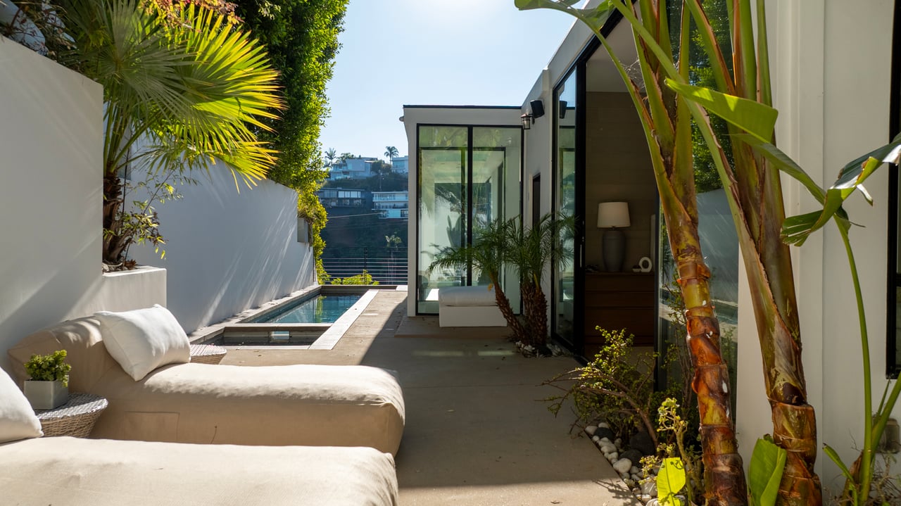 1516 Forest Knoll Dr, Sunset Strip