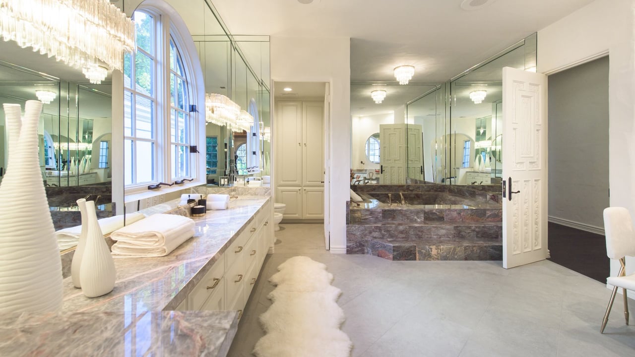 1275 Benedict Canyon Dr