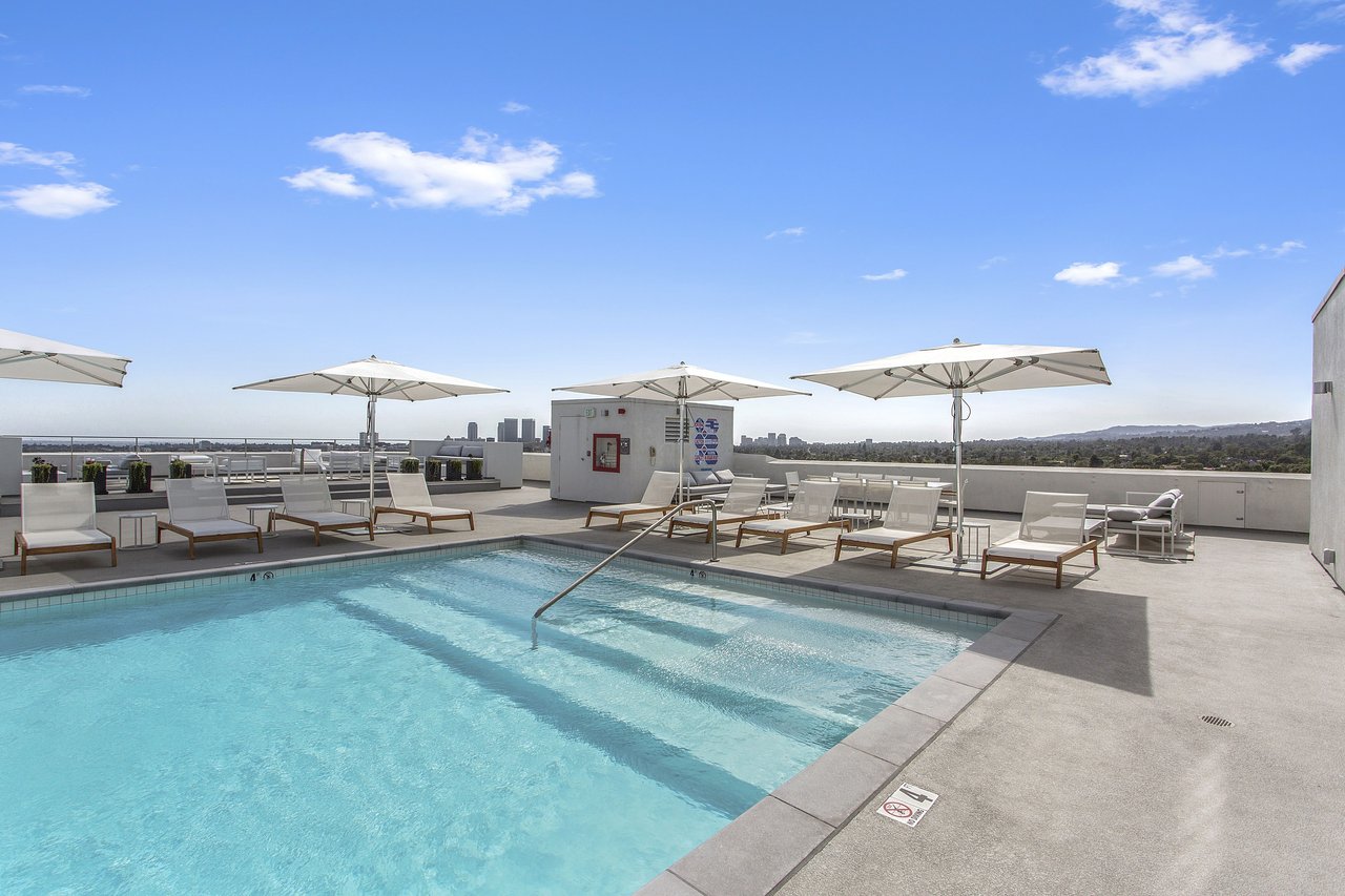 Prestigious Plaza Towers | 5-Star Amenities - Full Service Building