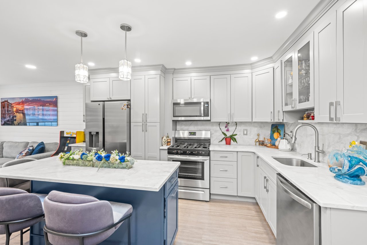 2 Elmwood Park Dr, Unit 209