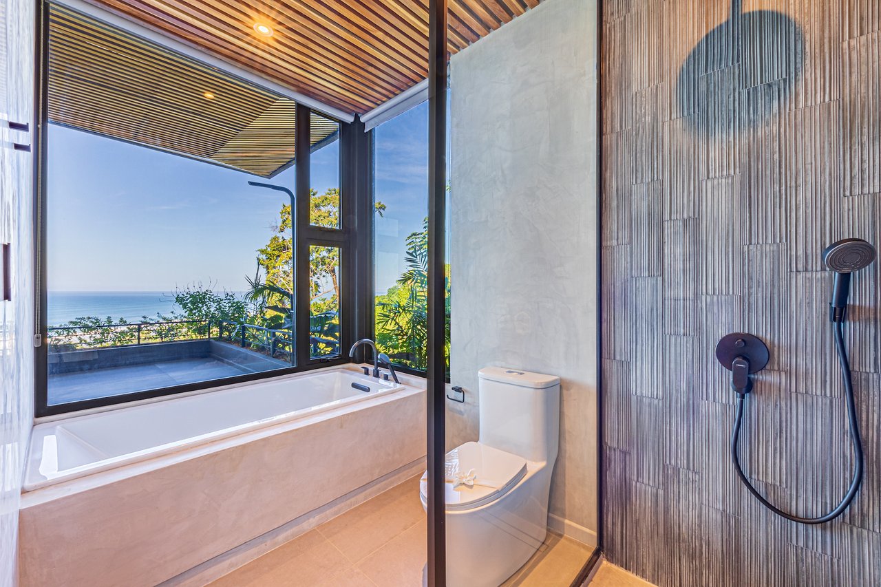 Cascada de Luz - A Magnificent Luxury Home Above the Surf Waves