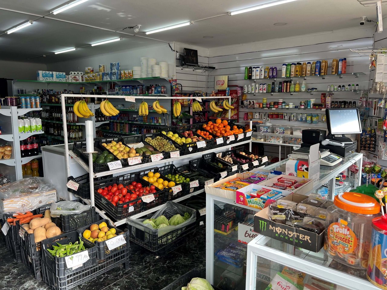 Prime Commercial Space Near Lisbon – Tenant in Place – 5% Annual Return