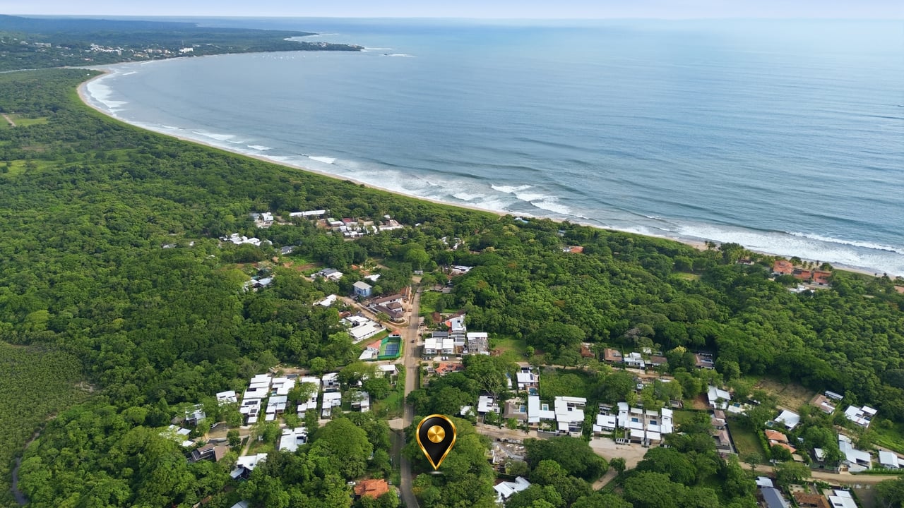 1,000 M2 Coastal Lot with Permits – Playa Grande 