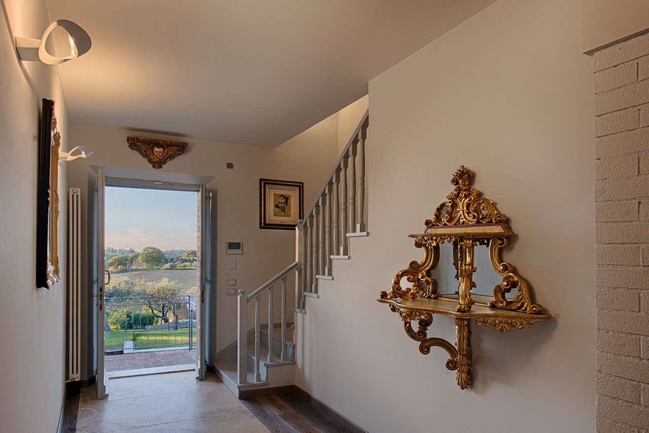 Tuscan Villa With Panoramic Country Views