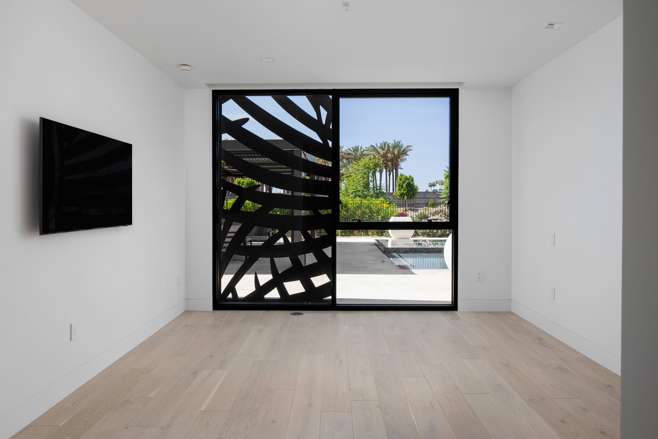 6587 N PALMERAIE Boulevard, 1050