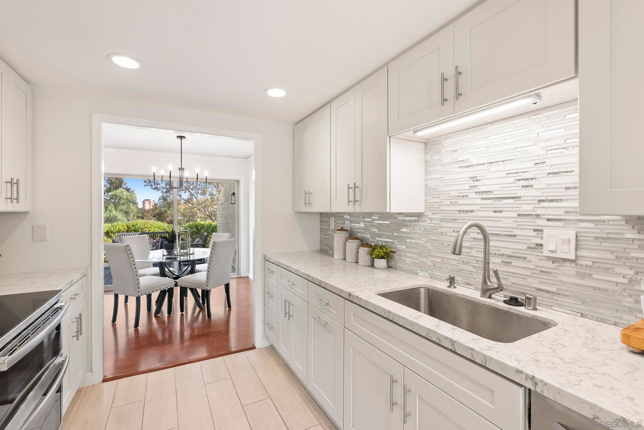 8871 Caminito Primavera, La Jolla, CA 92037