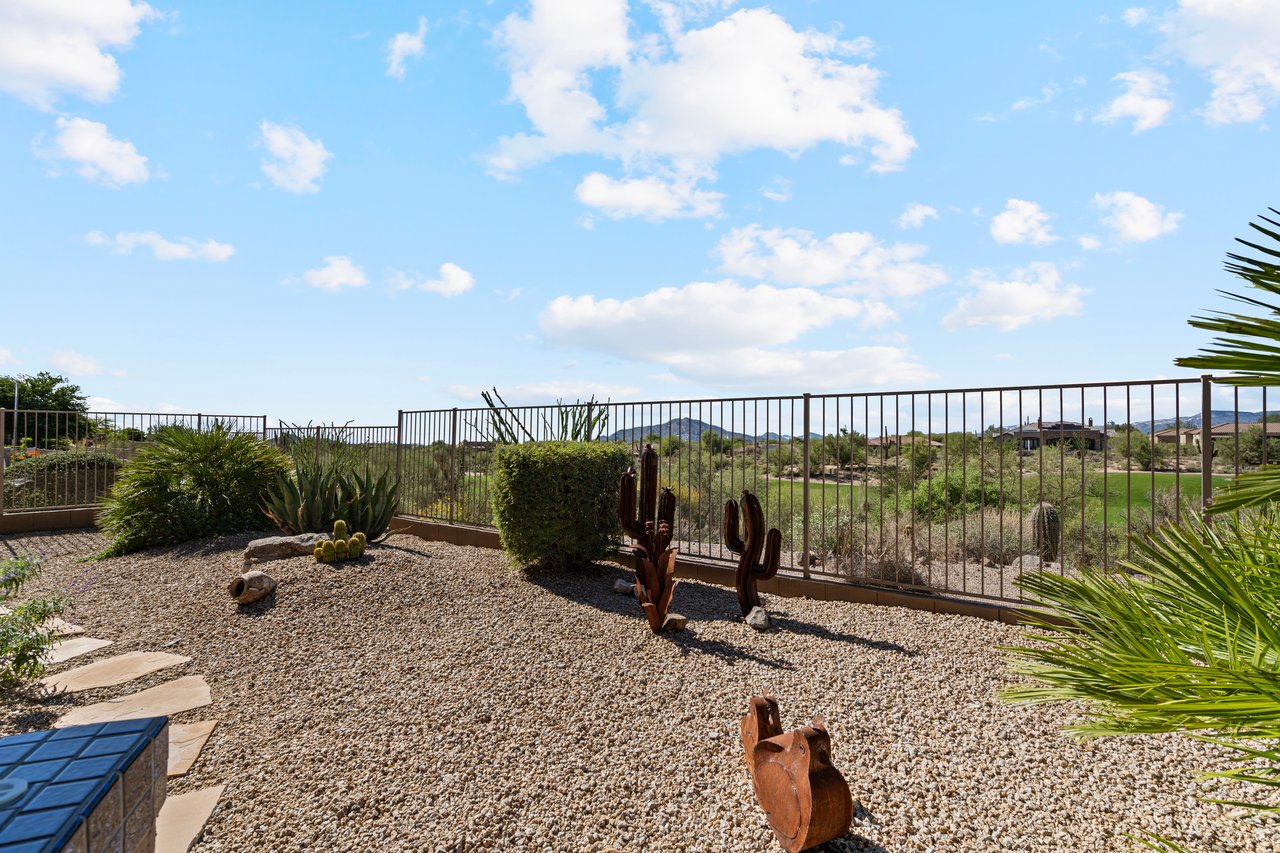 9812 E ROADRUNNER Drive