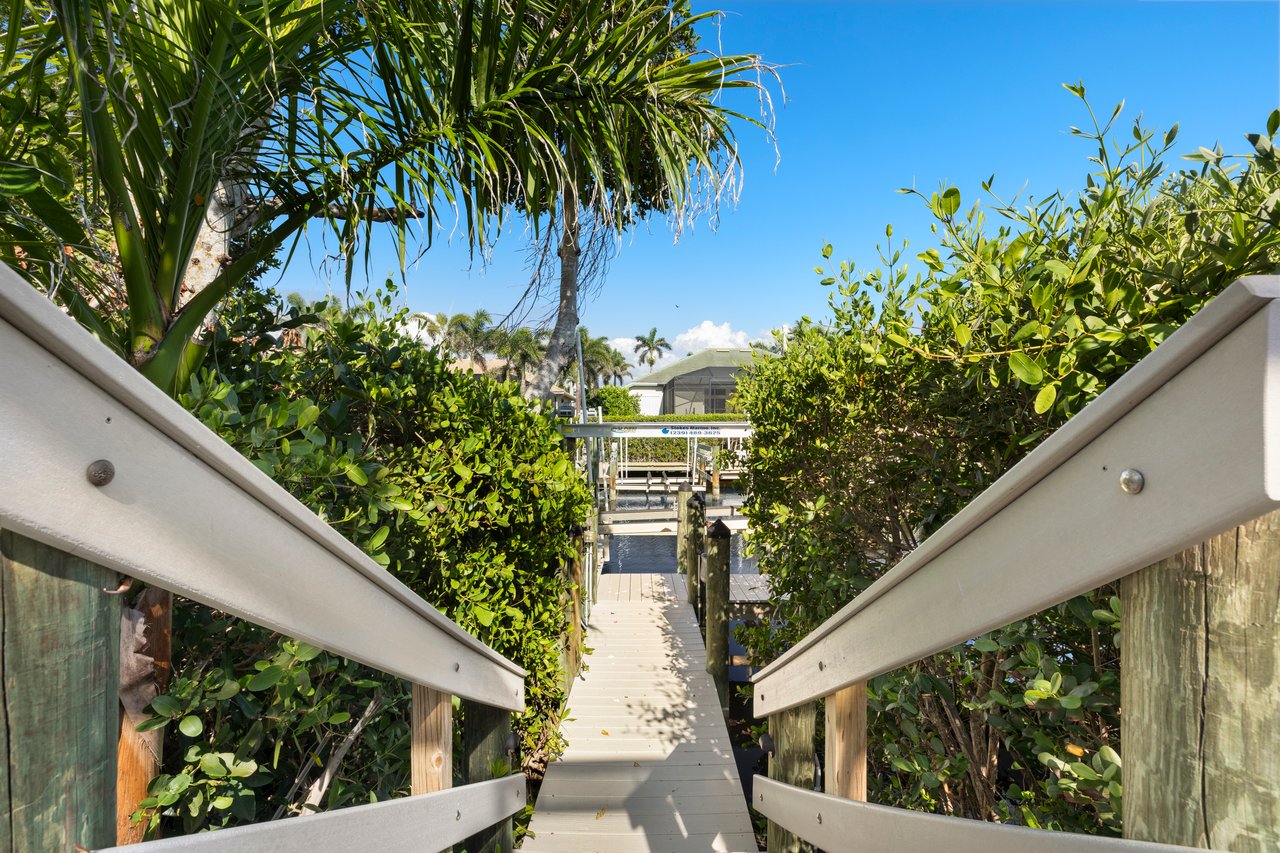 15929 Tropical Breeze DR