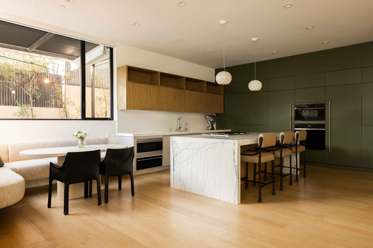 815 N Tigertail Rd, Brentwood