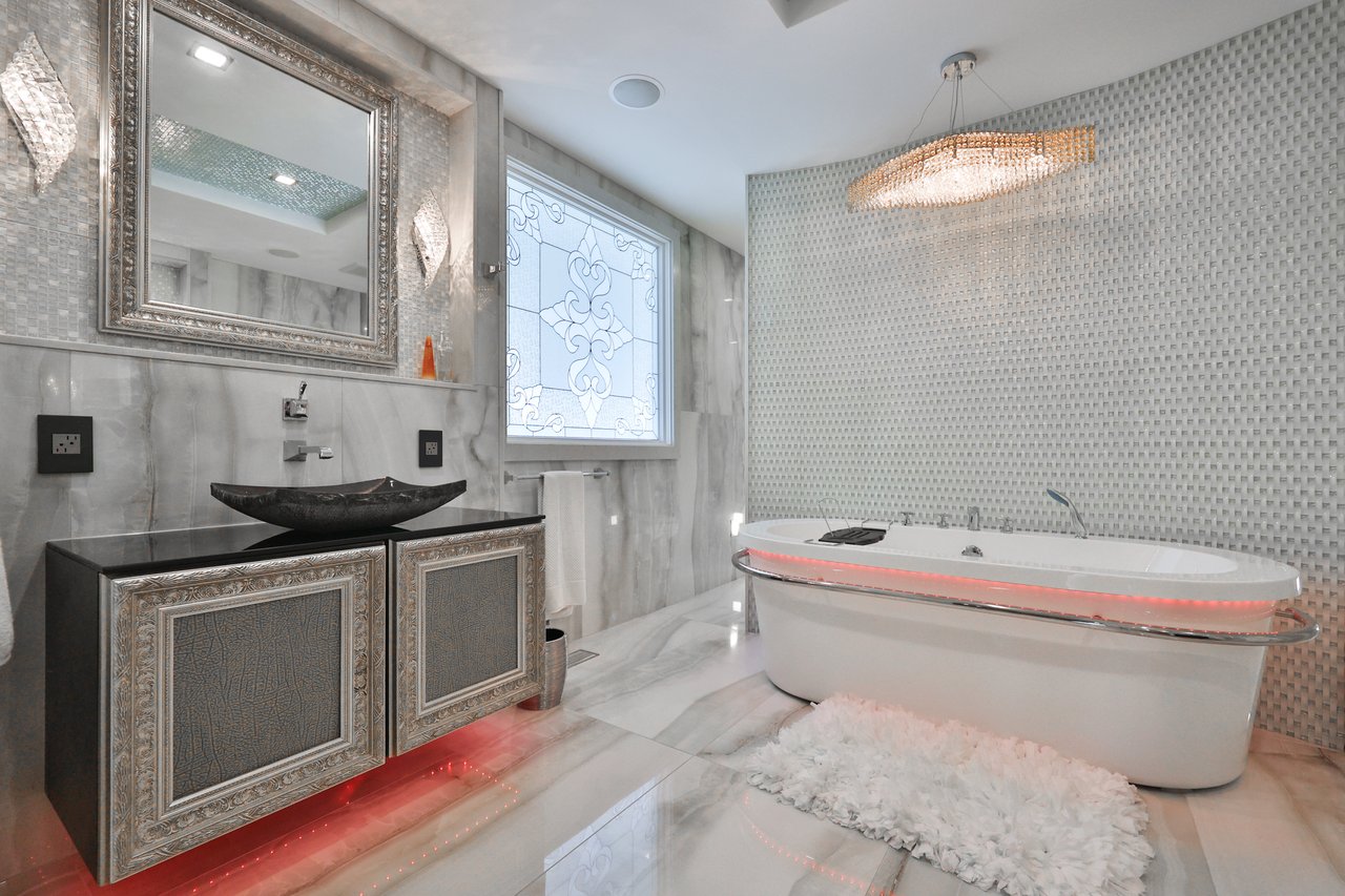 24 School Street, Waterdown