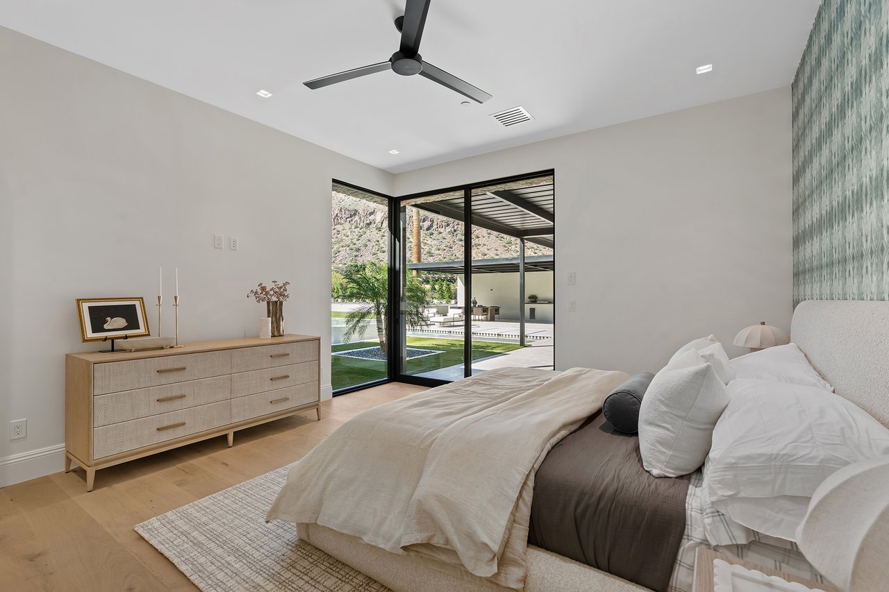 6230 E HILLCREST Boulevard