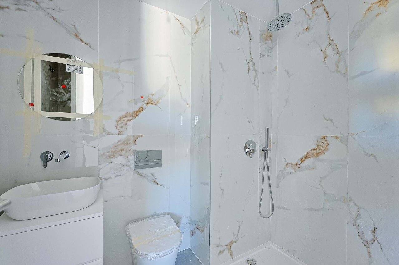 Modern 1-Bedroom Apartment in Camarate, Loures