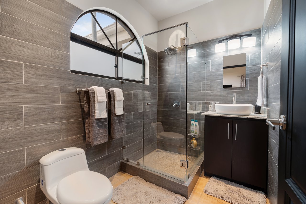 Laughing Gecko Suites | Beach Suites / Boutique Hotel For Sale