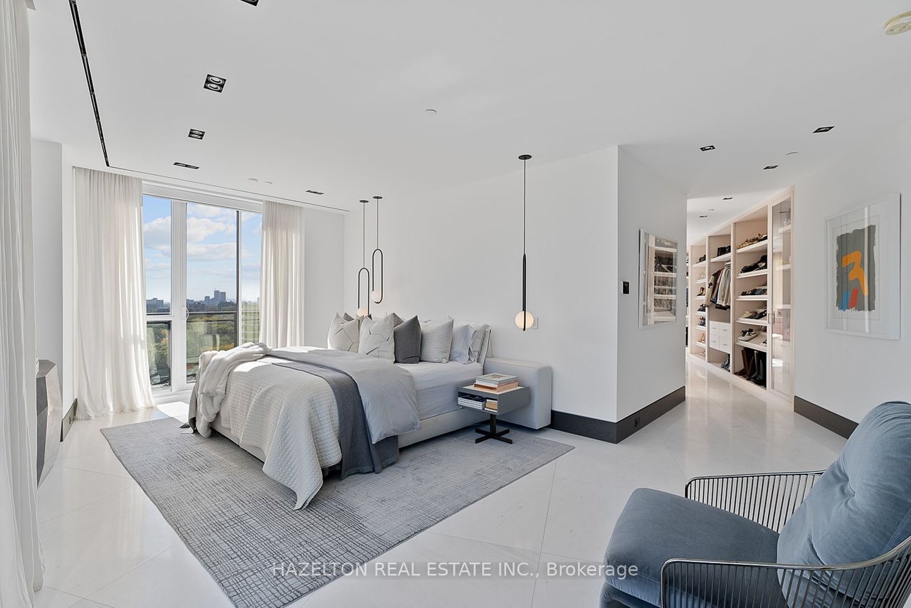 YORKVILLE'S PINACLE OF LUXURY PENTHOUSE