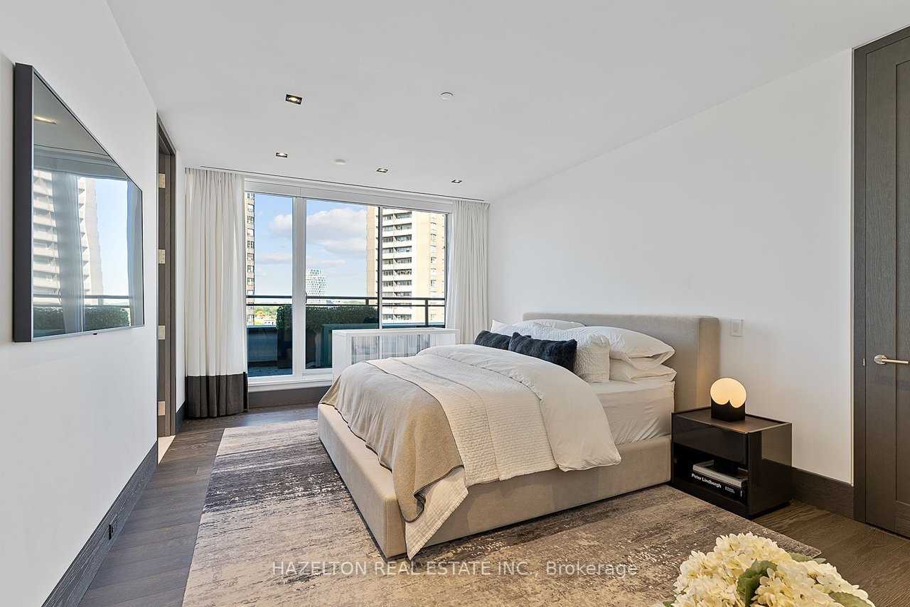 YORKVILLE'S PINACLE OF LUXURY PENTHOUSE
