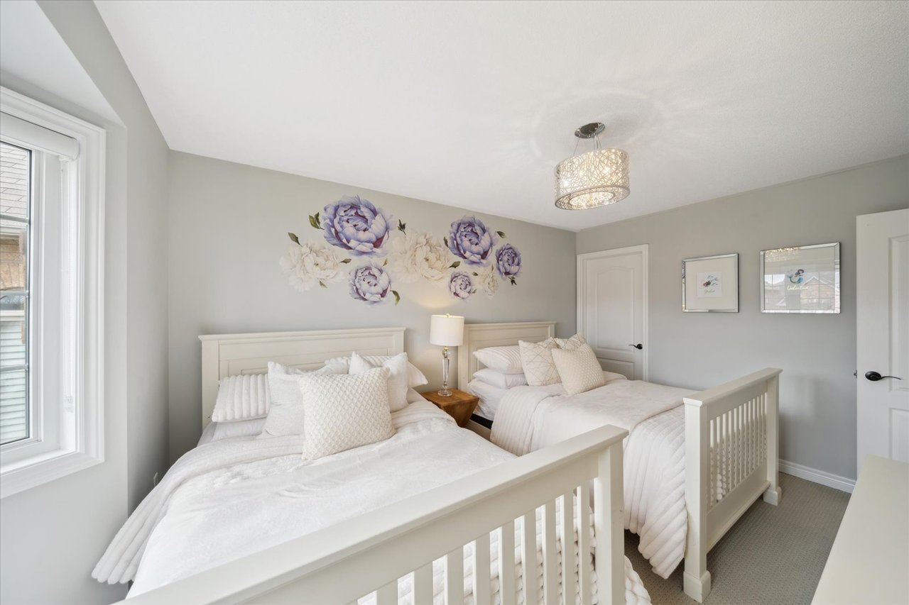 32 Maplebank Cres