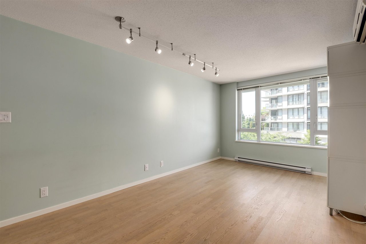 302-7988 Ackroyd Rd