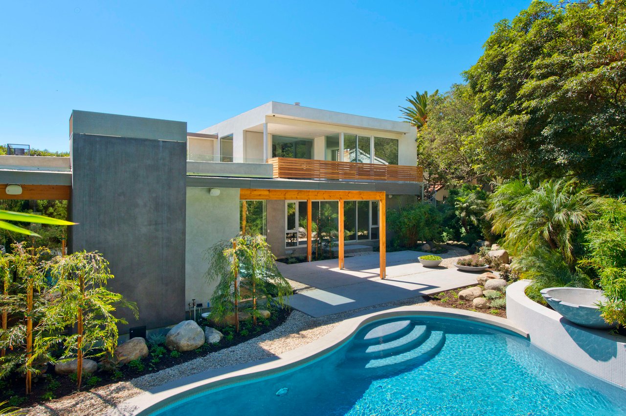 1710 Mandeville Canyon Rd