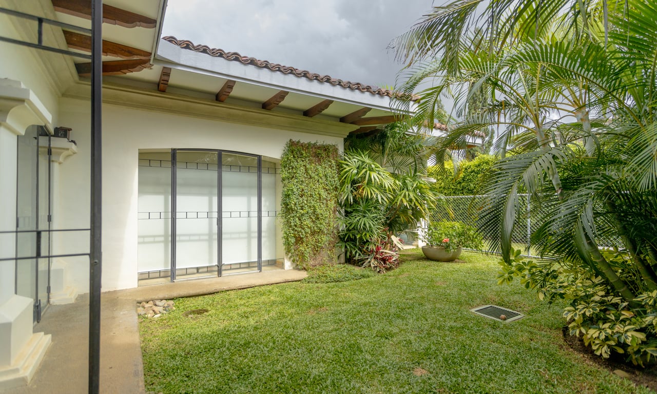 Single Level Gated Residence, Santa Ana, San Jose