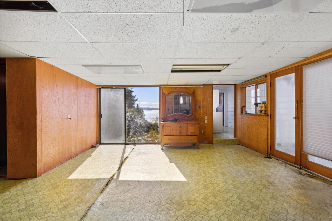 3379 Marine Dr