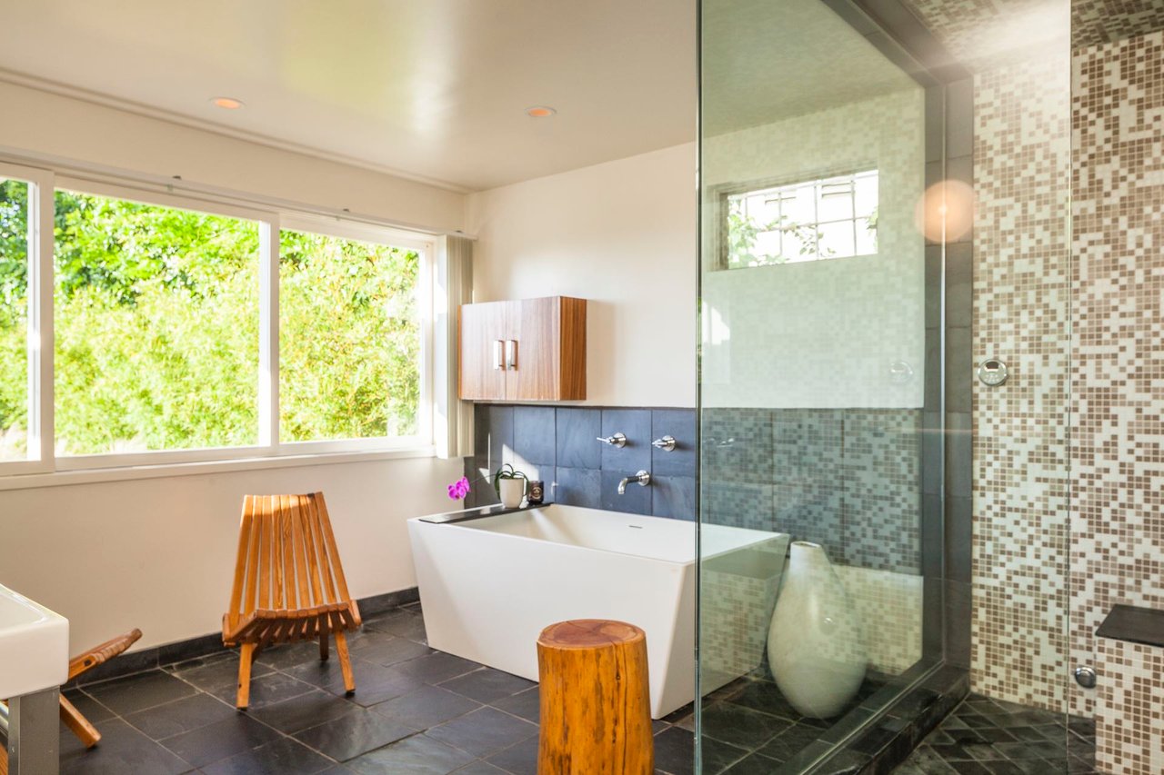 15171 Mulholland Dr