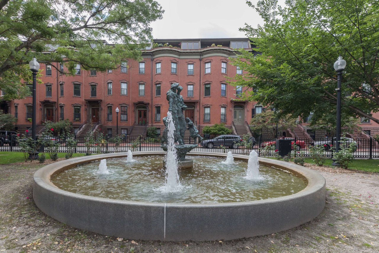 Worcester Square - 2 bed 2 bath with Private Roof Deck and Laundry! July 1 or 15! 