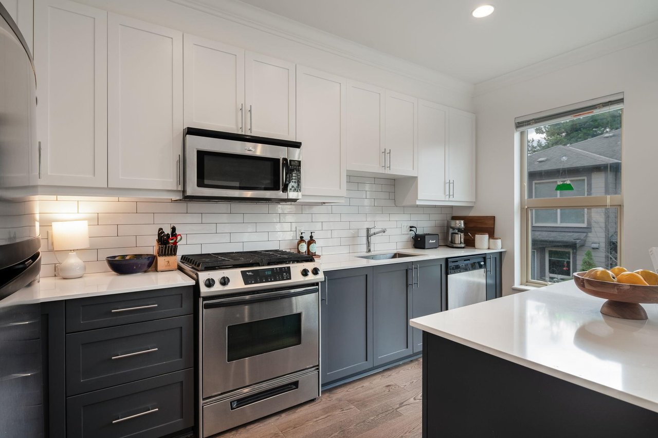10-308 E 14th St