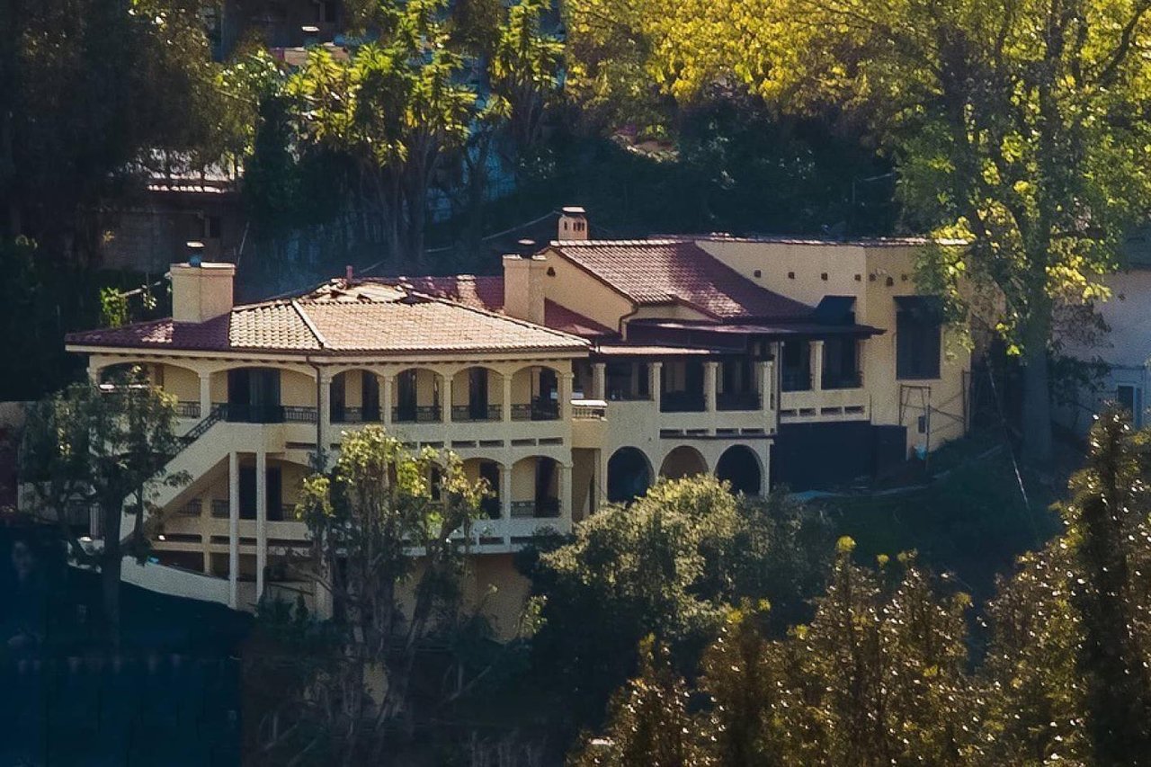 6844 Cahuenga Pk Trl