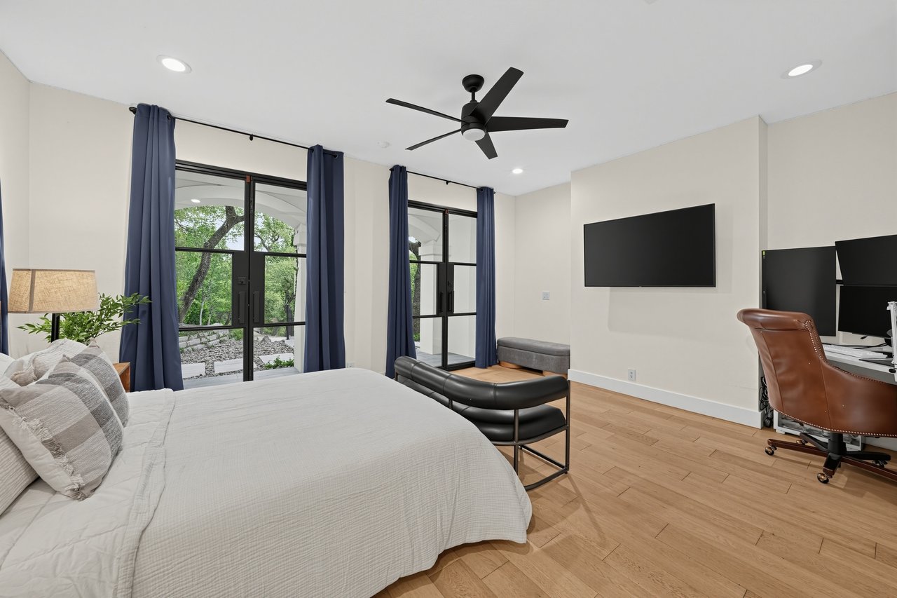 THE CANOPY 3.3 private acres in the heart of West Lake Hills.
