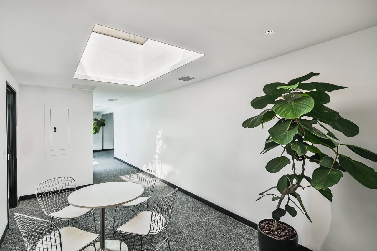 141-147 S Robertson Blvd, Beverly Hills