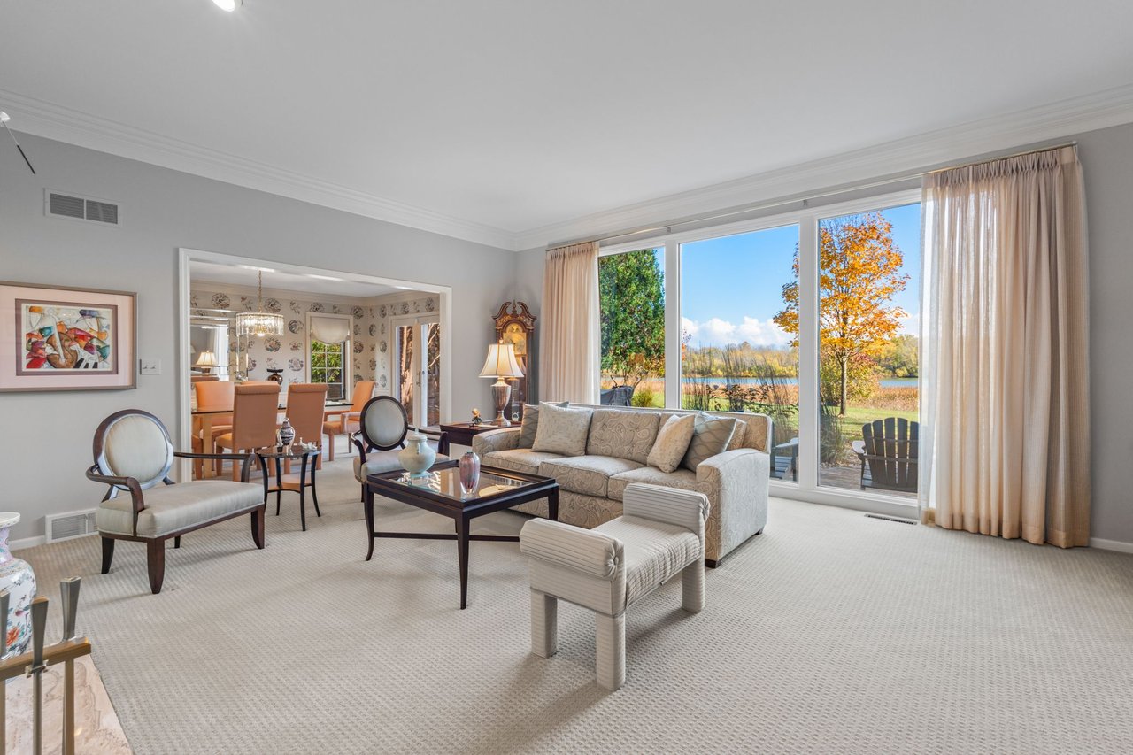 2611 W Lake Vista Ct