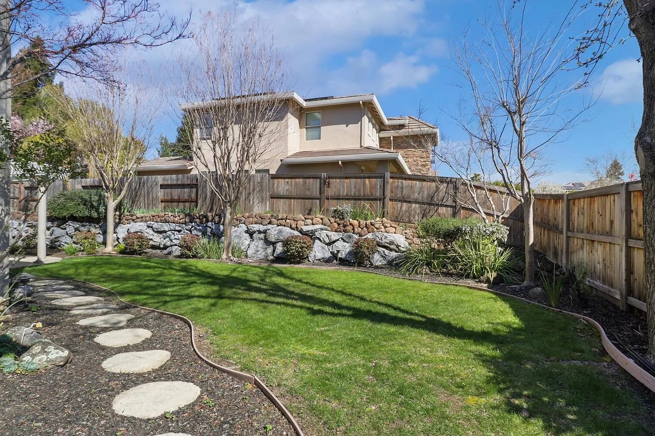 2200 Red Hawk Ct