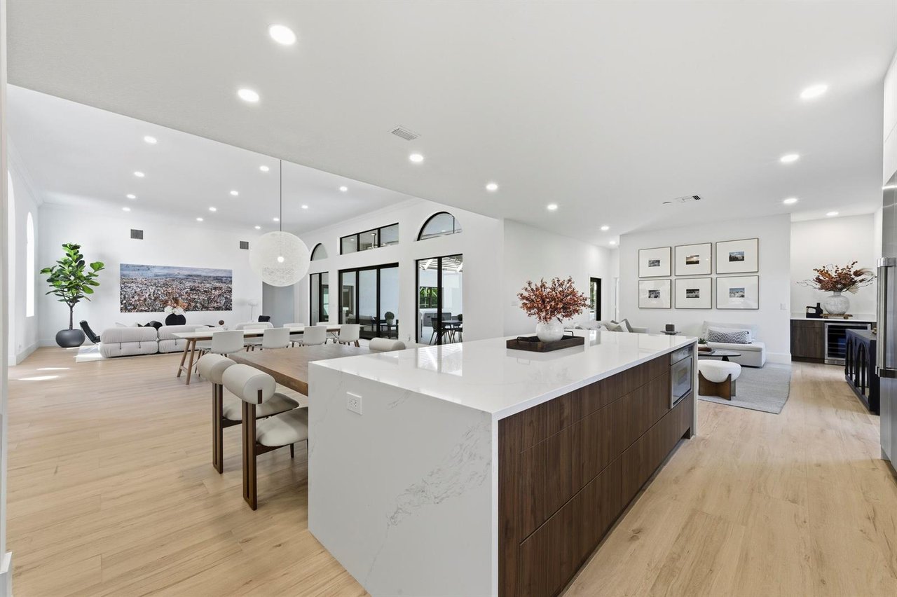 2557 Seminole Circle