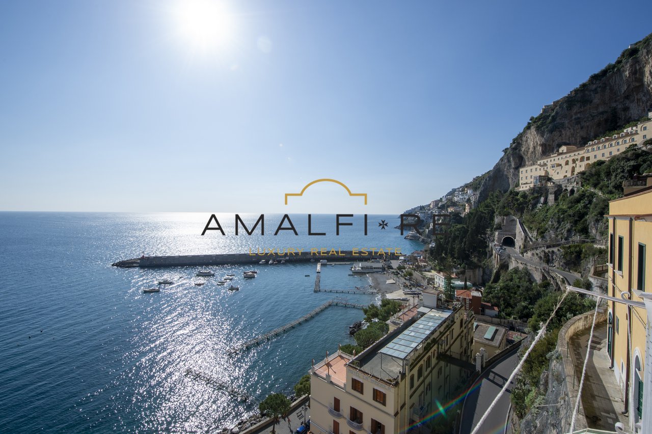 Seafront Apartment in Amalfi Center