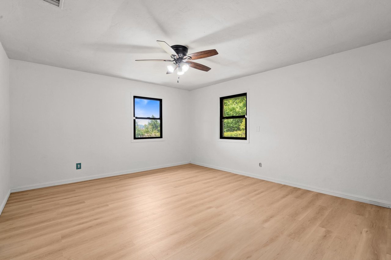 3261 Mary Ln