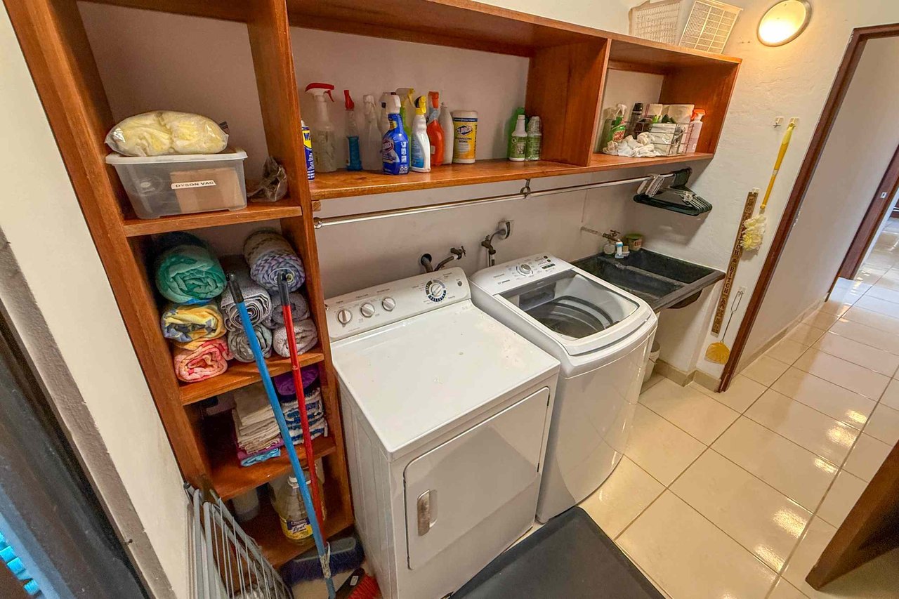 Panoramic Ocean View 4-Bedroom Home with Big Pool & Ample Space to Entertain in Ojochal Costa Rica