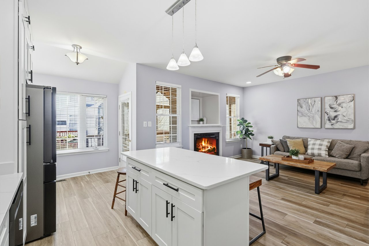 42757 Gelding Sq, Chantilly, VA 20152	