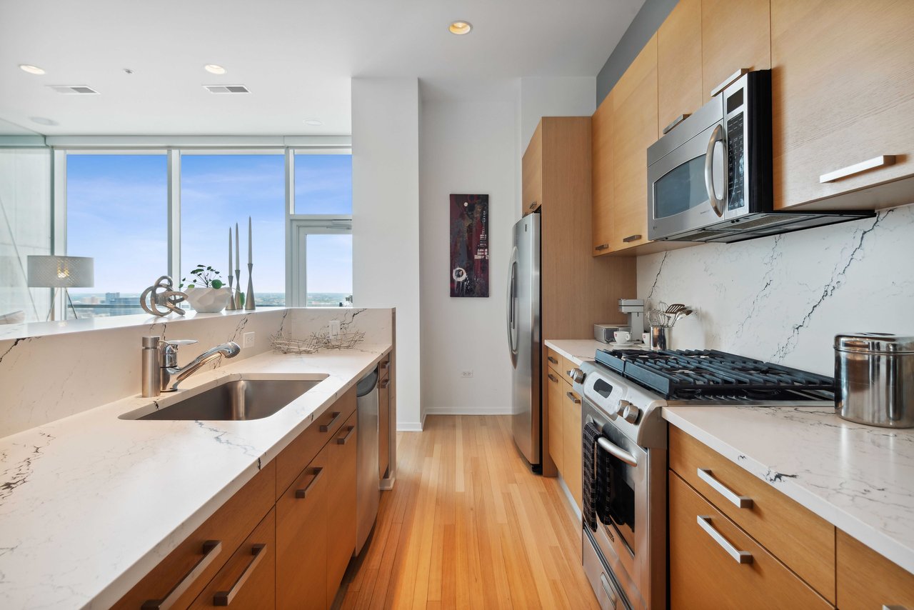 500 W Superior Street Unit: #2201