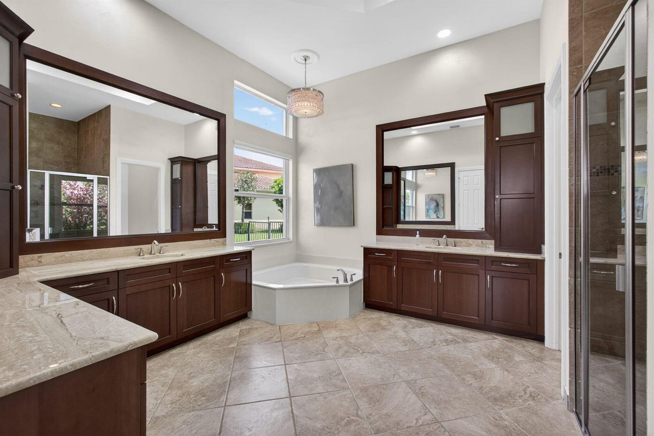 11135 Lynwood Palm Way
