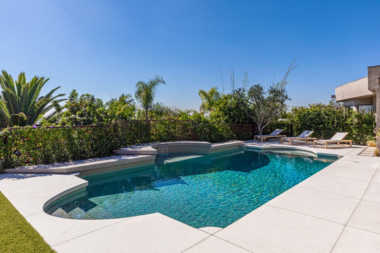 1705 Carla Ridge, Beverly Hills