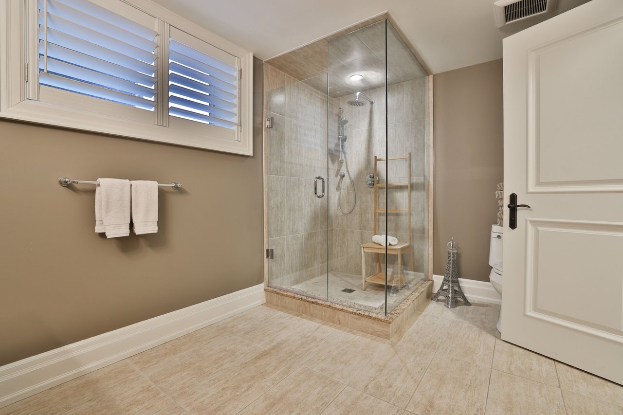 390 Seaton Drive, Oakville