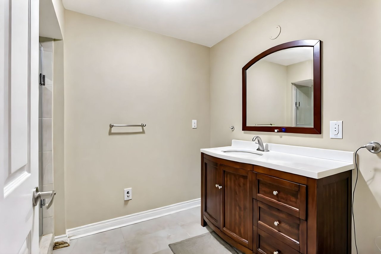 3137 Countess Crescent