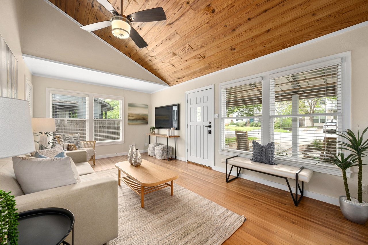 Northloop Charmer ~ 5517 Ave G Unit A