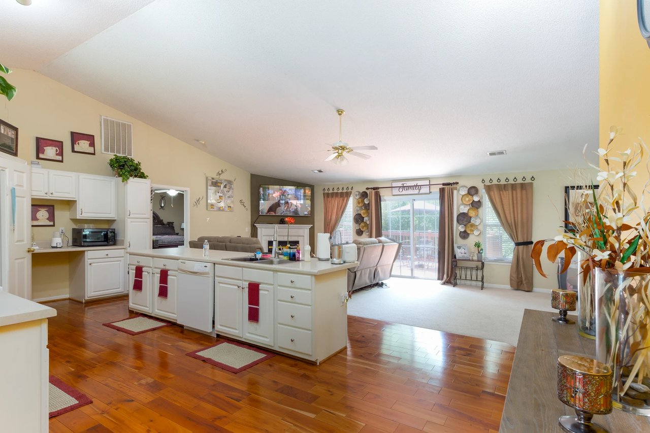 Sold - 612 Hunters Lane, 3 Beds with a Creek & Great Room