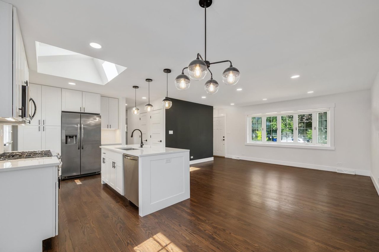 808 Delles Rd, Wheaton IL | Updated Ranch in District 200 Listed at $435,000